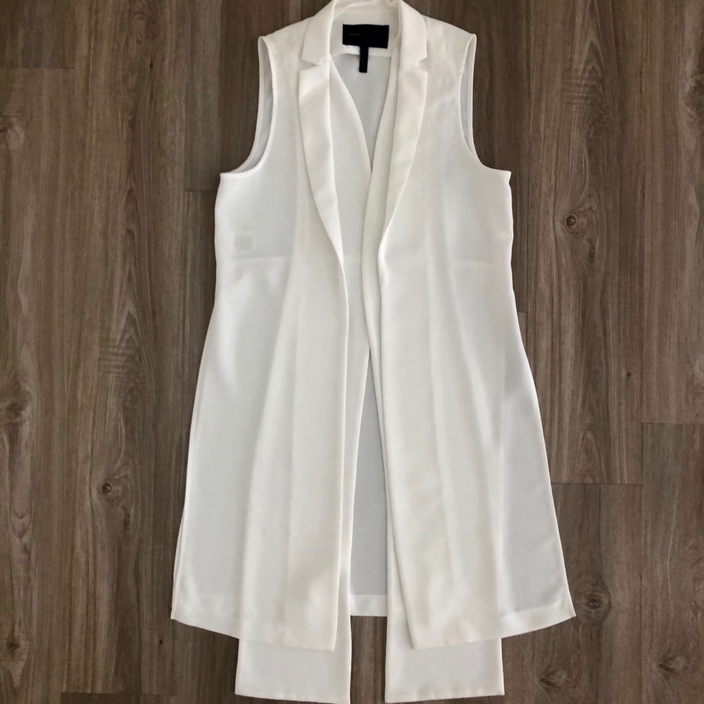 BCBG Sleeveless White Trench